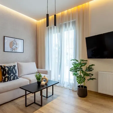 Io Apartment *