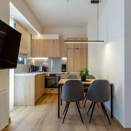 Apartment Io *